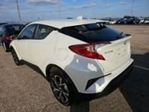 Used 2019 Toyota C-HR XLE image 4