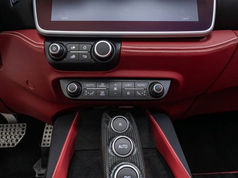 Certified 2020 Ferrari Portofino Base image 58