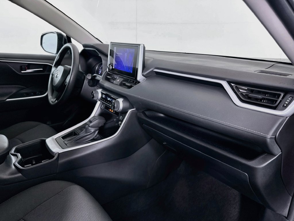 Certified 2025 Toyota RAV4 XLE FWD image 28