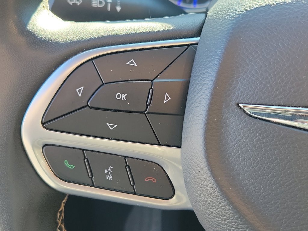 Used 2025 Chrysler Pacifica Select FWD image 35
