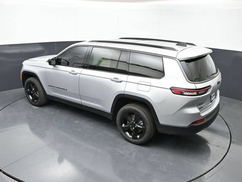 New 2026 Jeep Grand Cherokee L Limited w/ Limited Altitude Package AWD/4WD image 36