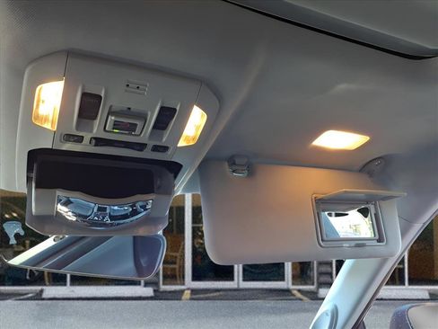 Used 2022 Toyota Highlander Limited image 19