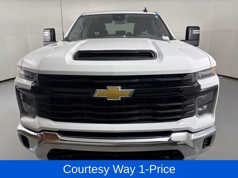 Used 2024 Chevrolet Silverado 2500 W/T w/ WT Convenience Package AWD/4WD image 4