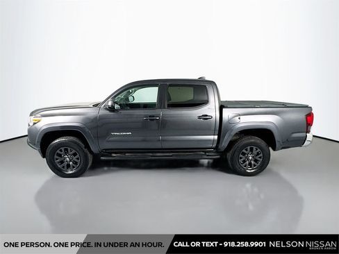 Used 2020 Toyota Tacoma SR5 AWD/4WD image 8