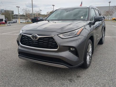 Used 2024 Toyota Highlander Platinum image 8