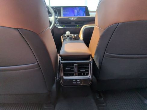Used 2025 Toyota Crown Signia w/ Advanced Technology Package AWD/4WD image 32