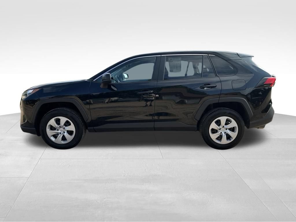 Used 2024 Toyota RAV4 LE AWD/4WD image 4