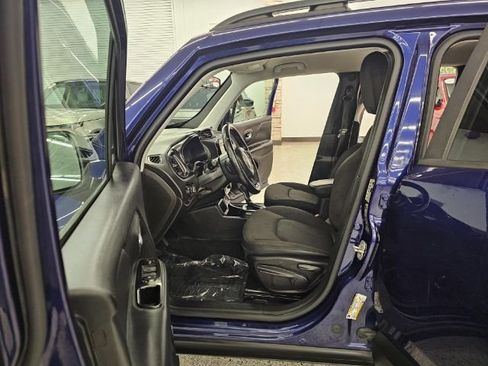 Used 2018 Jeep Renegade Altitude image 27