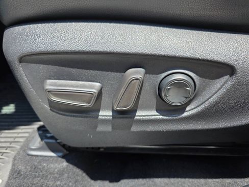 Used 2021 Toyota Highlander XLE AWD/4WD image 14