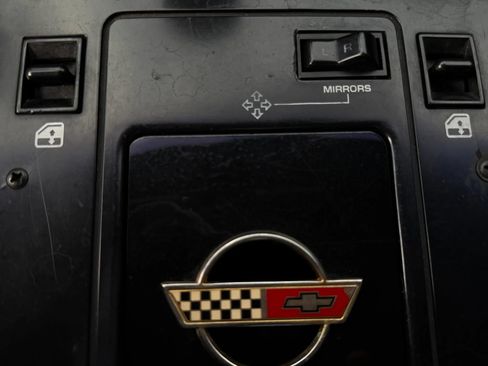 Used 1988 Chevrolet Corvette Coupe RWD image 28