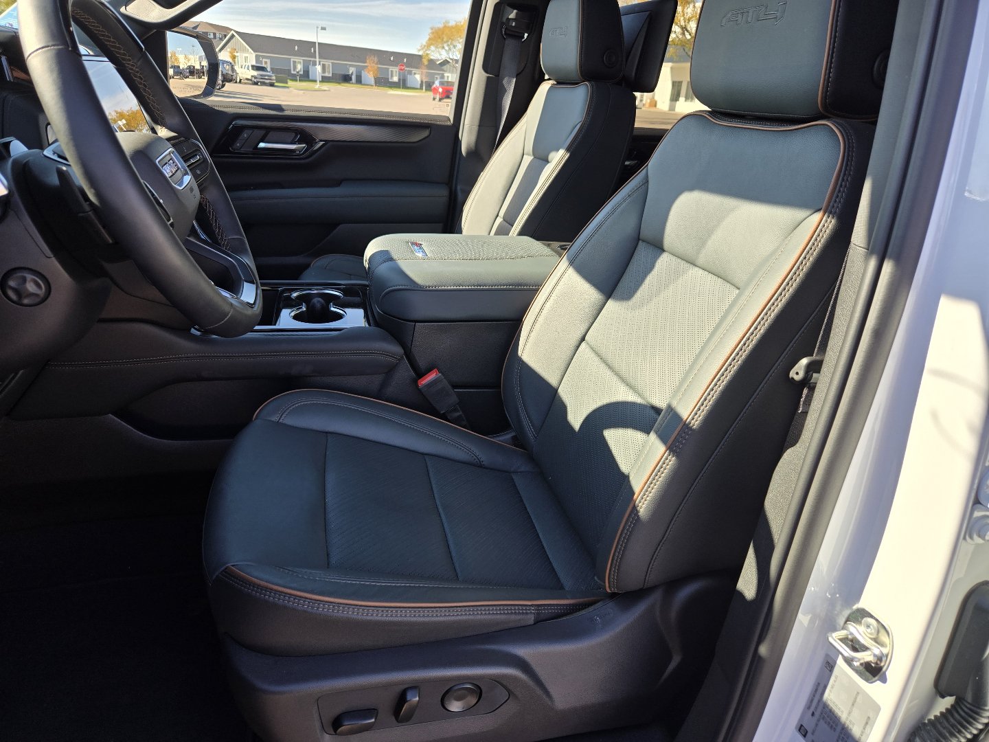 Used 2026 GMC Yukon XL AT4 w/ AT4 Premium Plus Package AWD/4WD image 3