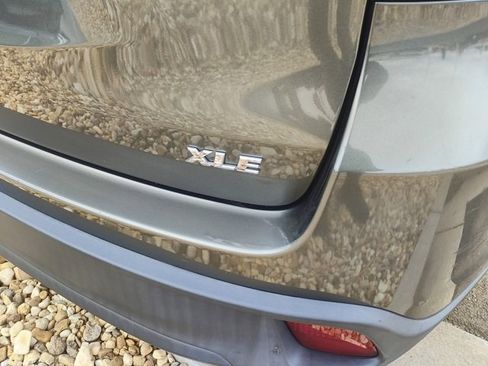 Used 2018 Toyota Highlander XLE image 4