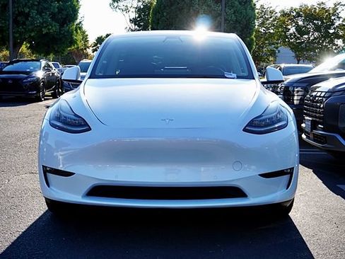 Used 2021 Tesla Model Y Long Range AWD/4WD image 4