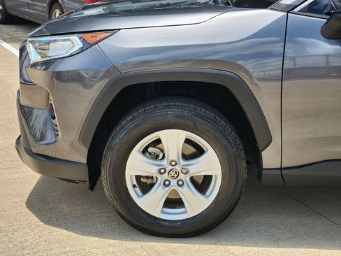 Used 2021 Toyota RAV4 XLE w/ Convenience Package FWD image 7