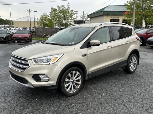 Used 2017 Ford Escape Titanium image 4