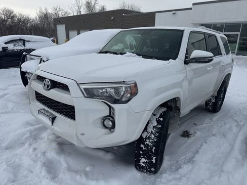 Used 2016 Toyota 4Runner SR5 Premium image 9