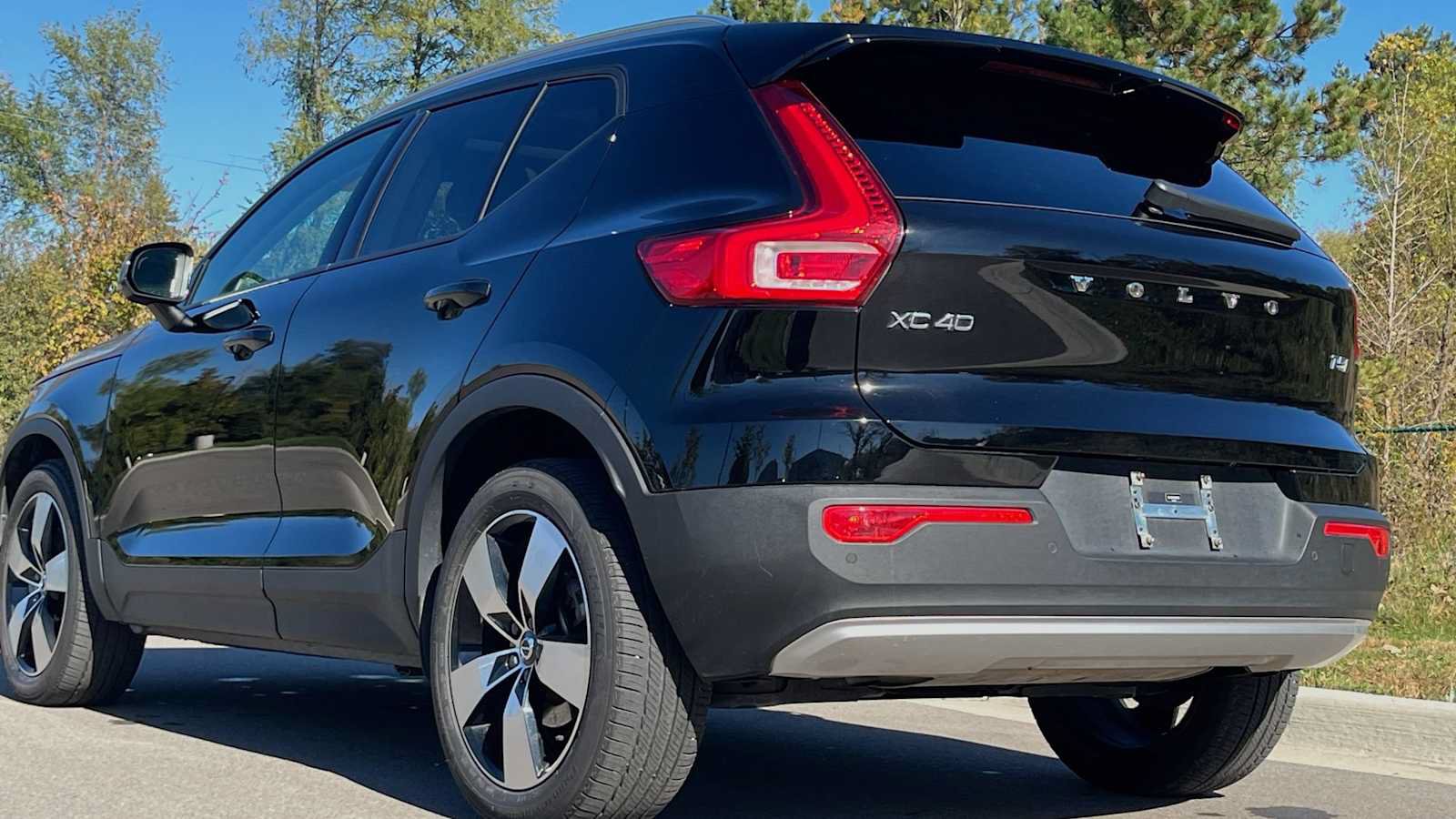 Used 2022 Volvo XC40 T5 Momentum w/ Premium Package AWD/4WD image 18