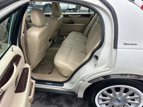 Used 2007 Lincoln Town Car Signature RWD image 28