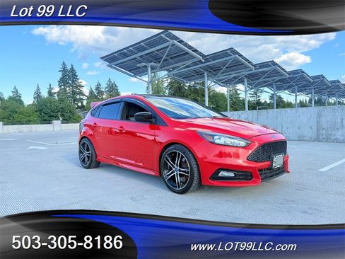 Used 2017 Ford Focus ST FWD image 4