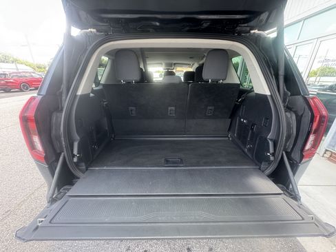 Used 2025 Ford Expedition Active AWD/4WD image 8