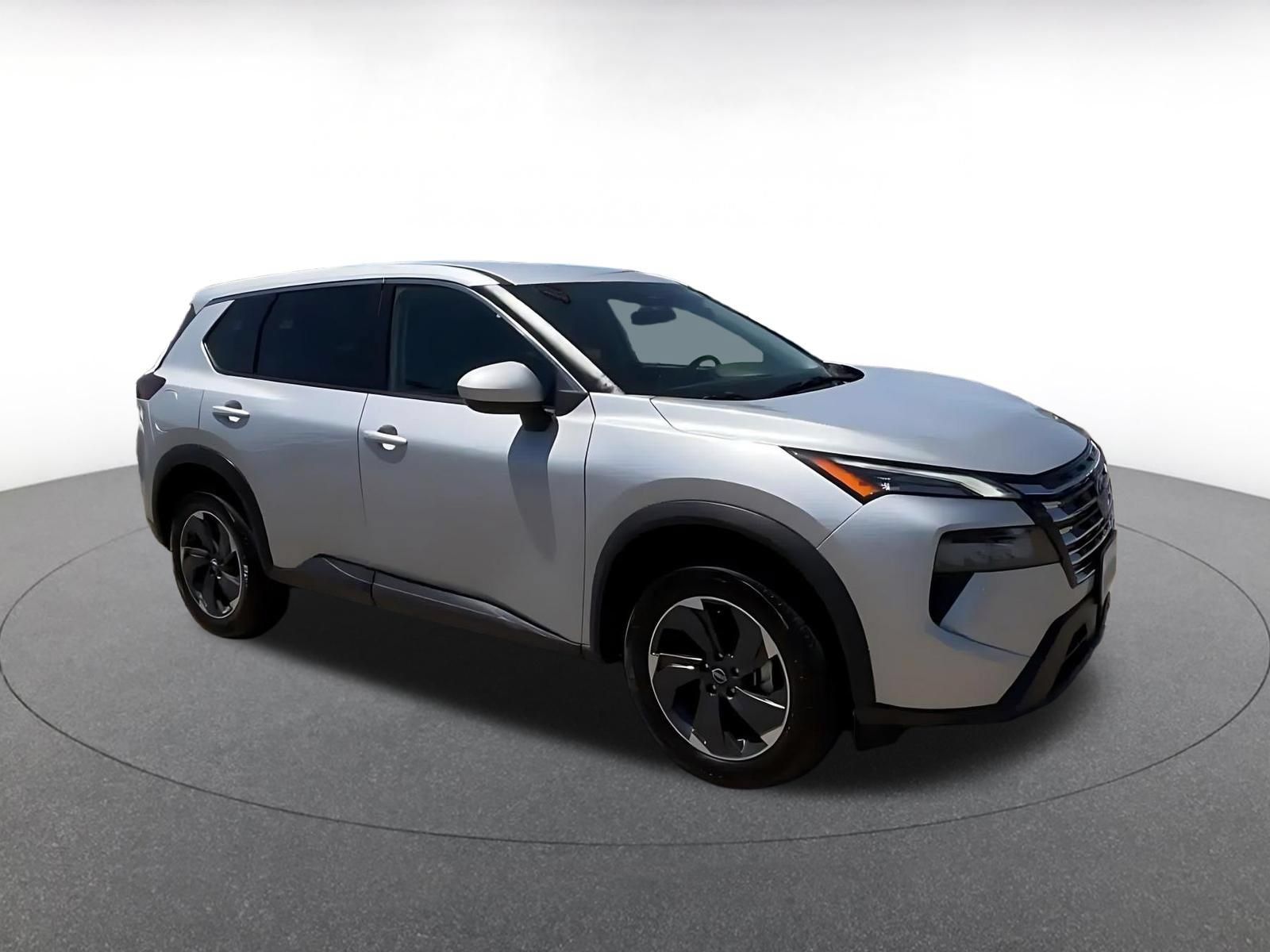 Used 2025 Nissan Rogue SV FWD image 2
