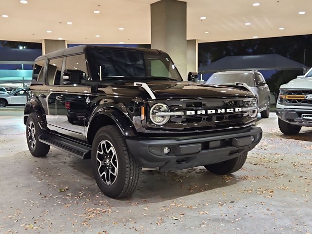 Used 2025 Ford Bronco Outer Banks AWD/4WD image 2