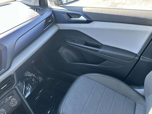 Used 2022 Volkswagen Taos SE w/ Panoramic Sunroof Package image 35