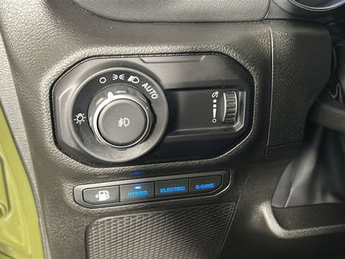 Used 2023 Jeep Wrangler Unlimited Sahara w/ Cold Weather Group AWD/4WD image 19
