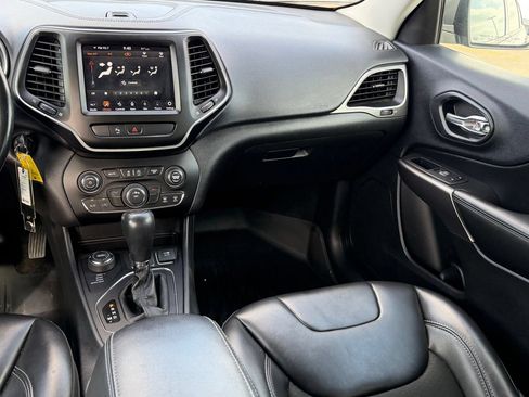 Used 2020 Jeep Cherokee Latitude w/ Quick Order Package 26F North AWD/4WD image 15