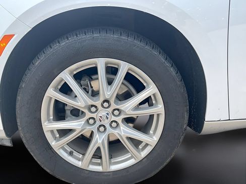 Used 2024 Buick Enclave Premium AWD/4WD image 31