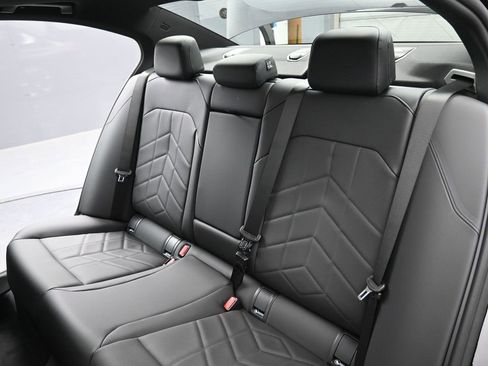 New 2025 BMW 530i w/ Premium Package image 24