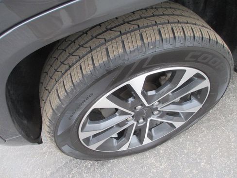 Used 2022 Jeep Grand Cherokee Overland w/ Luxury Tech Group IV image 11