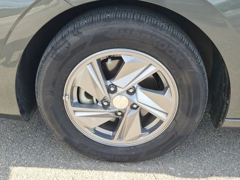 Used 2025 Hyundai Elantra SE FWD image 21