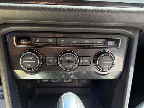 Used 2018 Volkswagen Tiguan SE AWD/4WD image 21