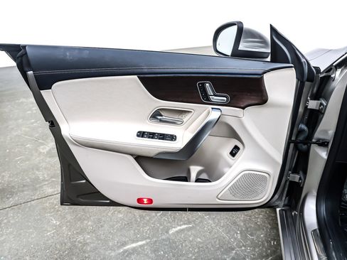 Used 2020 Mercedes-Benz CLA 250 image 21