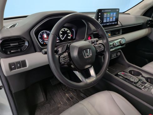 Used 2025 Honda Pilot EX-L image 16