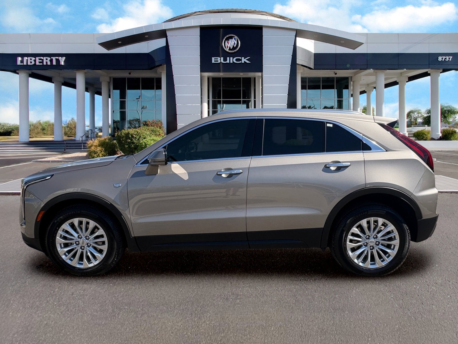 Used 2024 Cadillac XT4 Luxury FWD image 6