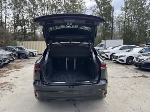 Used 2024 Jaguar F-PACE R-Dynamic S image 22