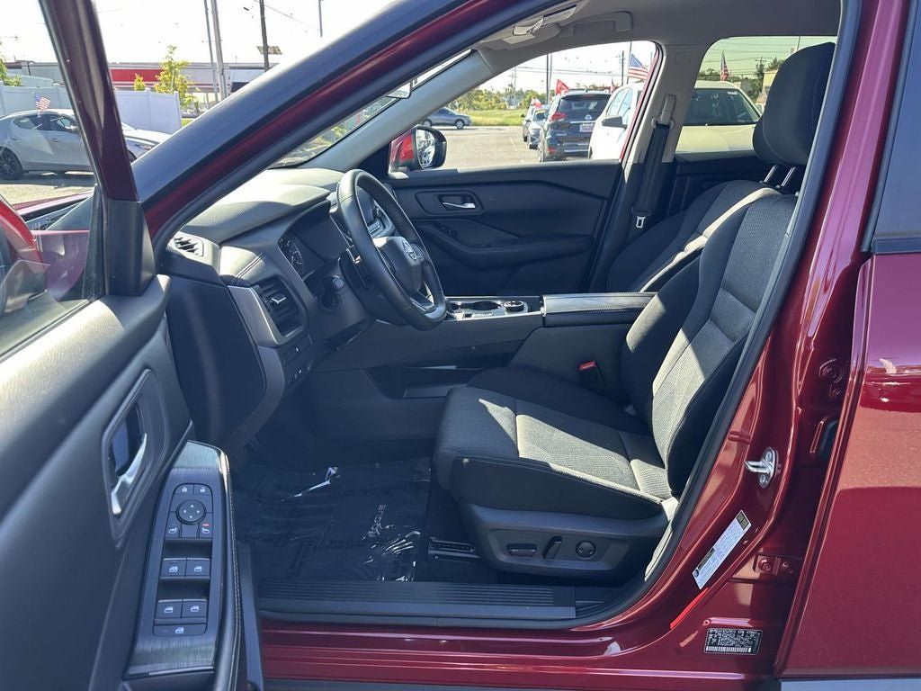 Certified 2025 Nissan Rogue SV AWD/4WD image 17