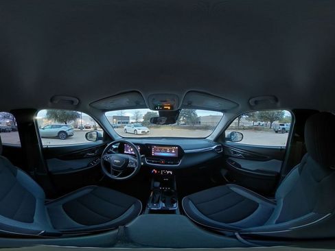 Used 2025 Chevrolet TrailBlazer LT image 42