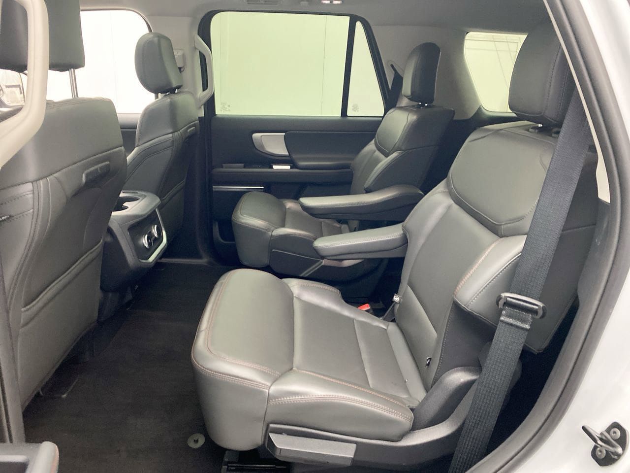 Used 2025 Ford Expedition Active AWD/4WD image 25