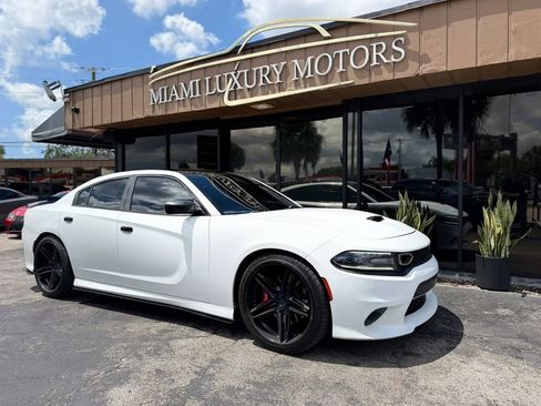 Used 2018 Dodge Charger R/T Scat Pack RWD image 2