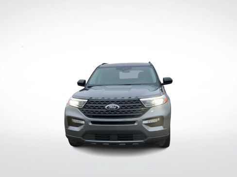 Used 2023 Ford Explorer XLT w/ Equipment Group 202A image 4