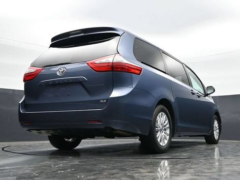 Used 2017 Toyota Sienna XLE FWD image 35