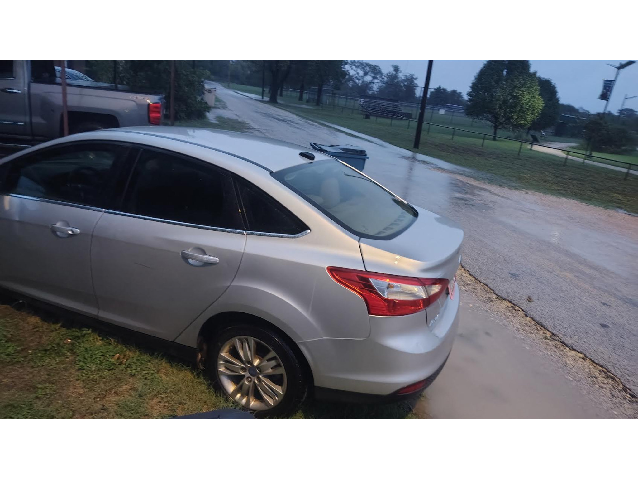 Used 2012 Ford Focus SEL FWD image 3
