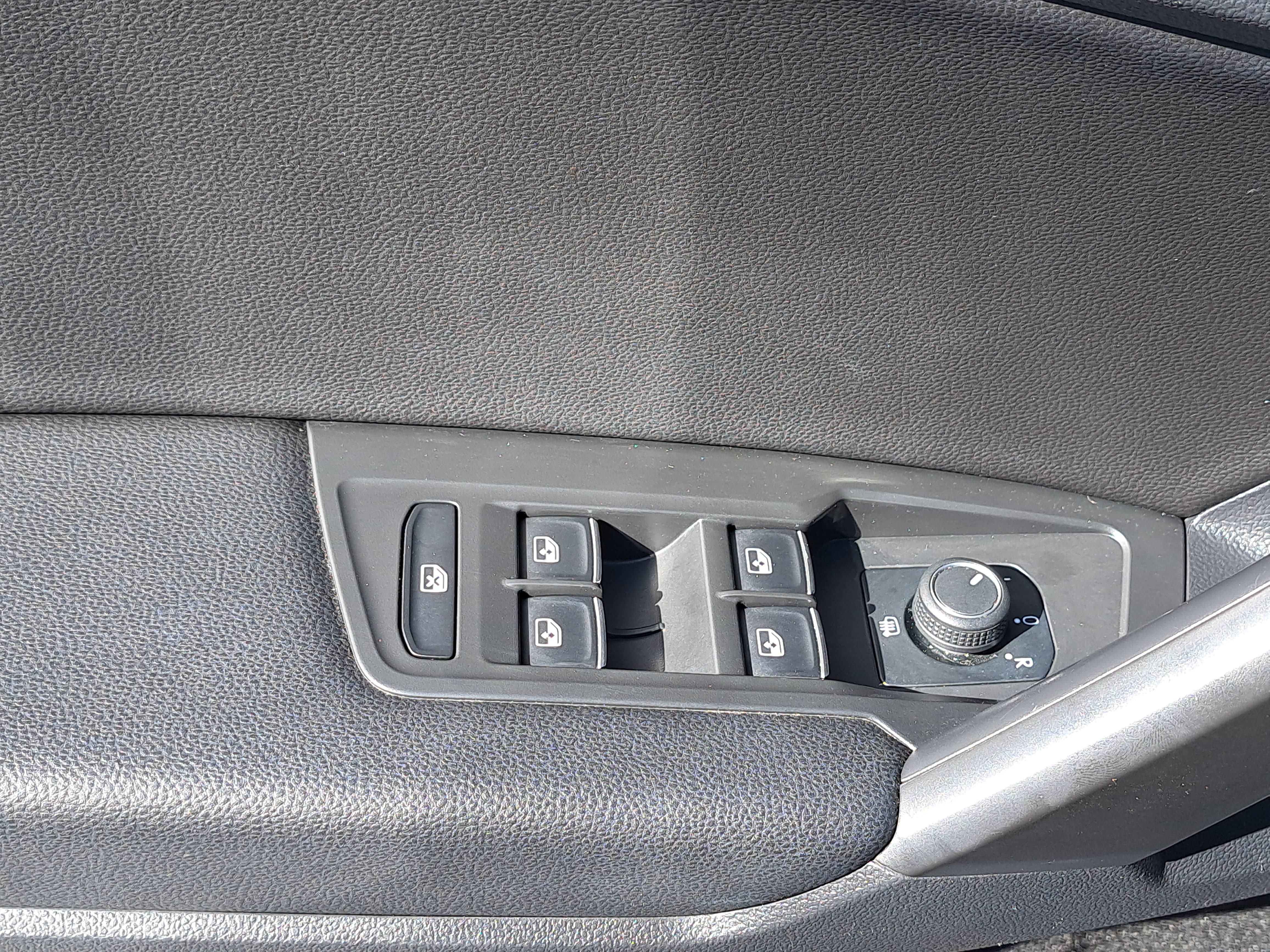 Certified 2021 Volkswagen Tiguan SE R-Line AWD/4WD image 28