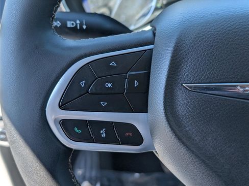 Used 2022 Chrysler Pacifica Touring-L image 23