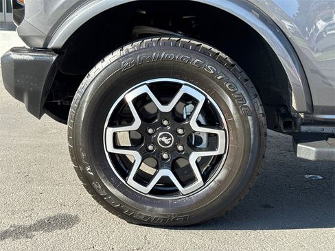 Used 2023 Ford Bronco Outer Banks image 6