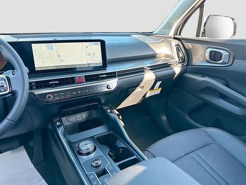 Certified 2025 Kia Sorento EX w/ EX Panoramic Sunroof Package FWD image 24