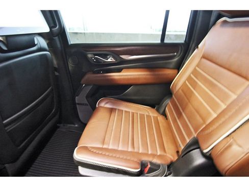 Used 2024 GMC Yukon XL Denali Ultimate AWD/4WD image 12